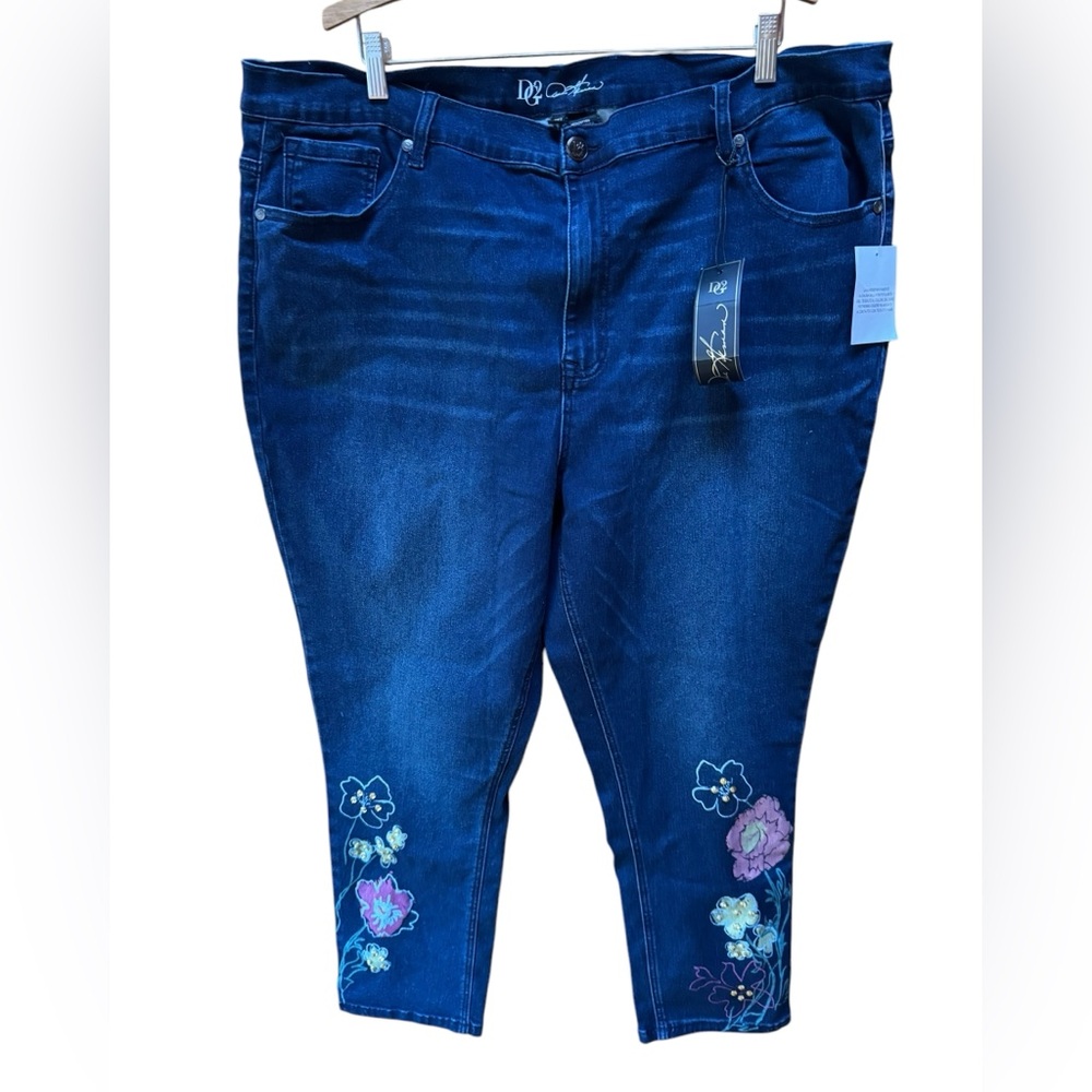 NWT DG2 by Diane Gilman Floral Painted & Jeweled Jeans